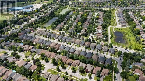 156 Brammar Street Newmarket (glenway Estates) ON L3Y 7T3