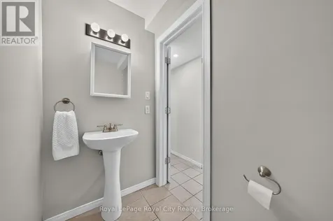 18 Springdale Boulevard Guelph (willow West/sugarbush/west Acres) ON N1H 6X5