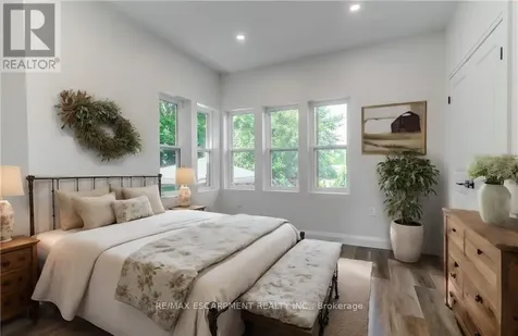 50 Burris Street Hamilton (gibson) ON L8M 2J4