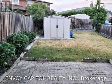 14 Faulkner Crescent Toronto (humbermede) ON M9M 2C1