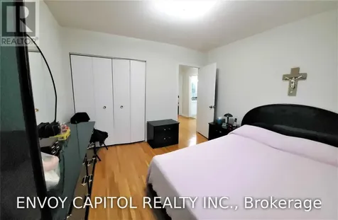14 Faulkner Crescent Toronto (humbermede) ON M9M 2C1