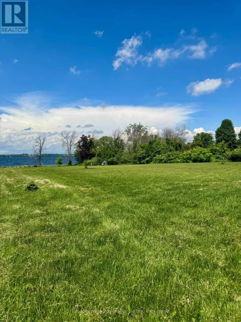 33 Prinyers Cove Crescent Prince Edward County (north Marysburg Ward) ON K0K 2T0