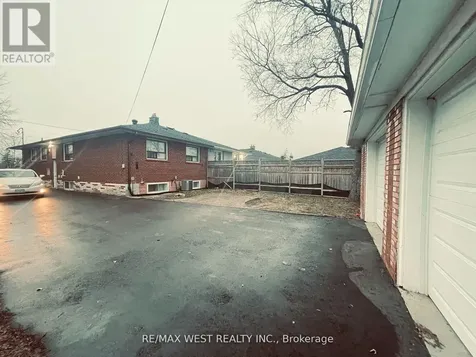 3165 Weston Road Toronto (humbermede) ON M9M 2T4