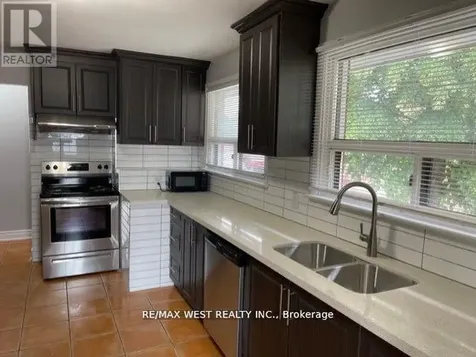 3165 Weston Road Toronto (humbermede) ON M9M 2T4