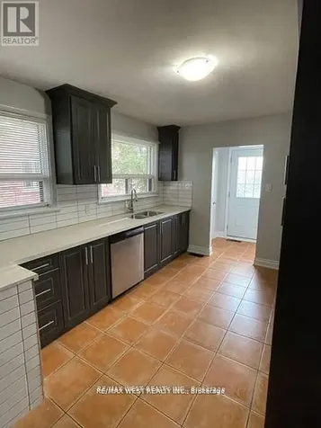 3165 Weston Road Toronto (humbermede) ON M9M 2T4