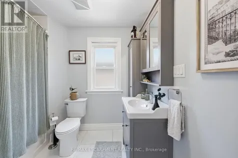 70 Gage Avenue South Hamilton (gibson) ON L8M 3C9