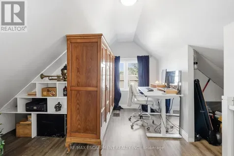 70 Gage Avenue South Hamilton (gibson) ON L8M 3C9