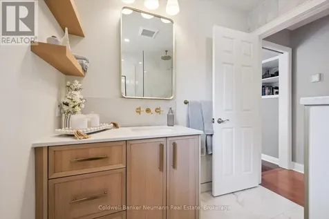 25 Bennett Avenue Guelph (st. George's) ON N1E 2C6