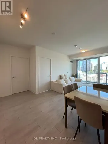 5858 Yonge St Street Toronto (newtonbrook West) ON M2M 0C6