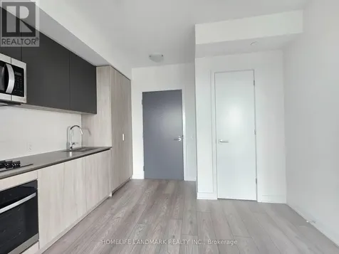 5858 Yonge Street Toronto (newtonbrook West) ON M2M 3T3