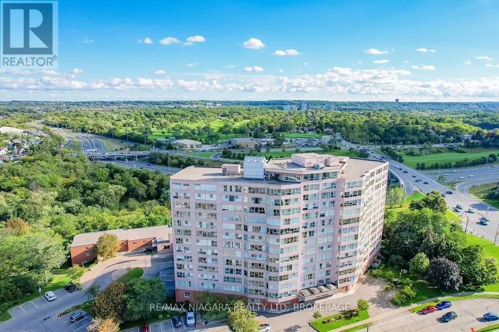 7 Gale Crescent St. Catharines (e. Chester) ON L2R 7M8