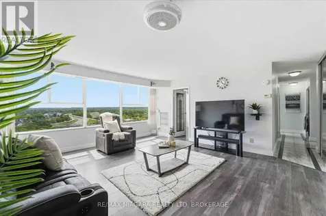 7 Gale Crescent St. Catharines (e. Chester) ON L2R 7M8