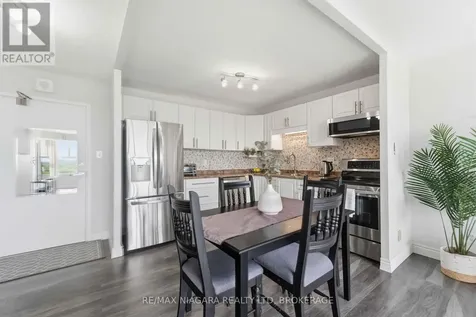 7 Gale Crescent St. Catharines (e. Chester) ON L2R 7M8