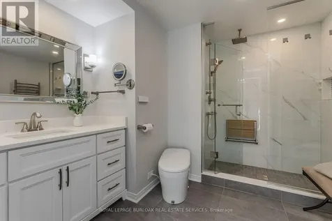 5411 Lakeshore Road Burlington (appleby) ON L7L 1E1