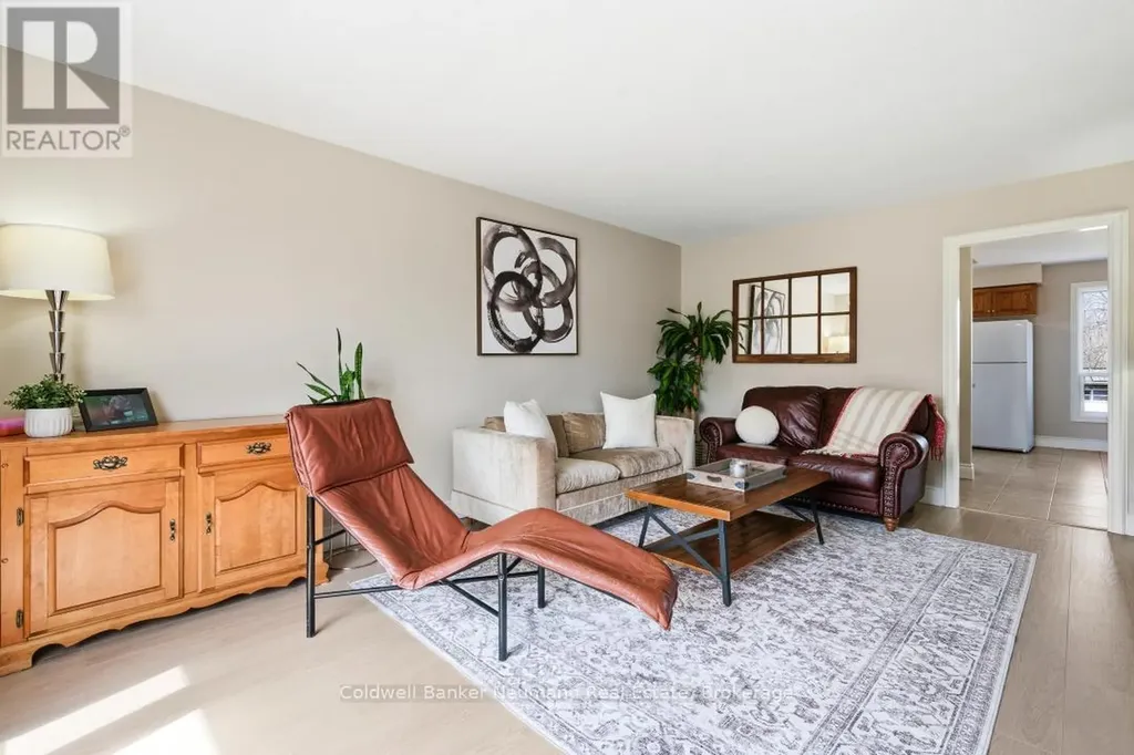 28 Chartwell Crescent Guelph (dovercliffe Park/old University) ON N1G 2T7