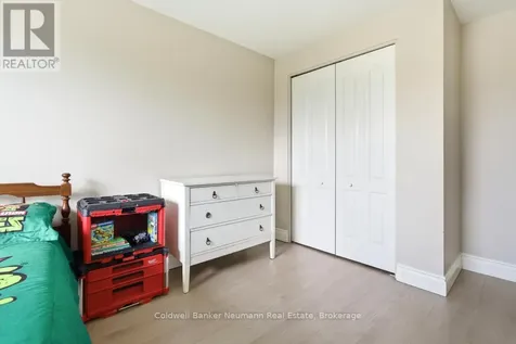 28 Chartwell Crescent Guelph (dovercliffe Park/old University) ON N1G 2T7
