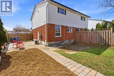 28 Chartwell Crescent Guelph (dovercliffe Park/old University) ON N1G 2T7