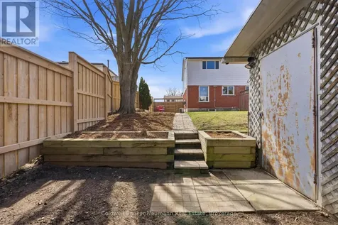 28 Chartwell Crescent Guelph (dovercliffe Park/old University) ON N1G 2T7