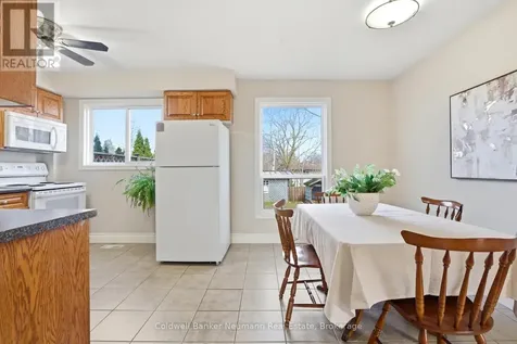 28 Chartwell Crescent Guelph (dovercliffe Park/old University) ON N1G 2T7