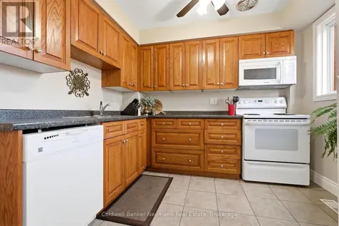 28 Chartwell Crescent Guelph (dovercliffe Park/old University) ON N1G 2T7