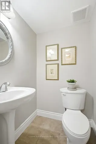 28 Chartwell Crescent Guelph (dovercliffe Park/old University) ON N1G 2T7