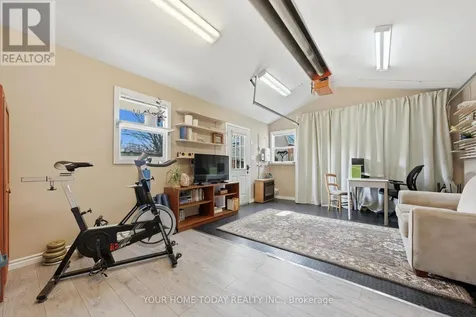 17 Park Avenue Halton Hills (ac Acton) ON L7J 1Y3
