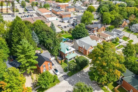 17 Park Avenue Halton Hills (ac Acton) ON L7J 1Y3