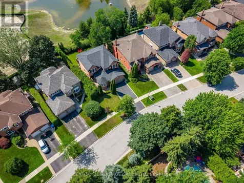 366 Amberlee Court Newmarket (glenway Estates) ON L3X 1E7