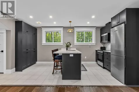 39 Stockdale Road Selwyn ON K9J 6X4