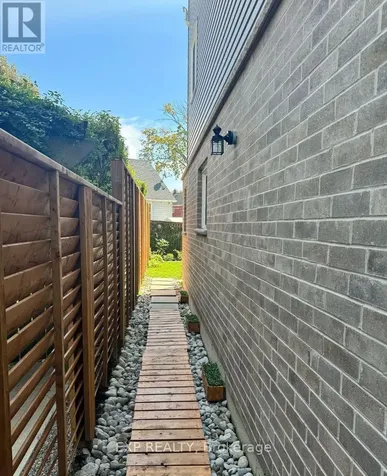 37 Riverside Drive Welland (broadway) ON L3C 5C9