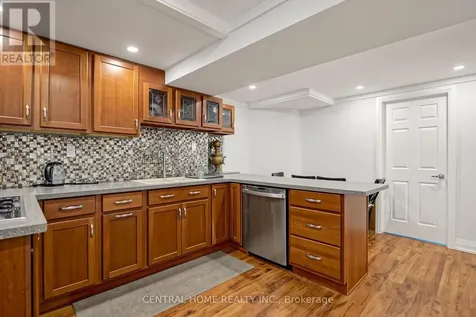307 Alex Doner Drive North Newmarket (glenway Estates) ON L3X 1G5