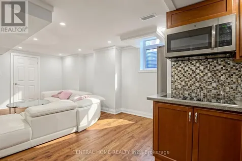 307 Alex Doner Drive North Newmarket (glenway Estates) ON L3X 1G5