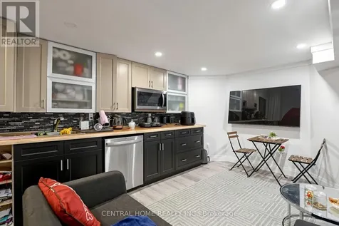 307 Alex Doner Drive Newmarket (glenway Estates) ON L3X 1G5