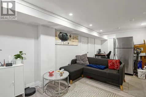 307 Alex Doner Drive Newmarket (glenway Estates) ON L3X 1G5