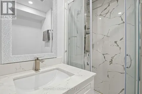 307 Alex Doner Drive Newmarket (glenway Estates) ON L3X 1G5