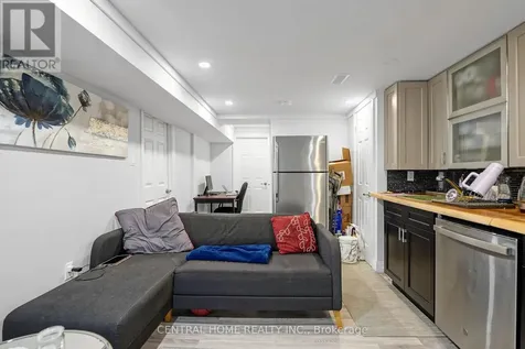 307 Alex Doner Drive Newmarket (glenway Estates) ON L3X 1G5