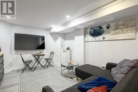 307 Alex Doner Drive Newmarket (glenway Estates) ON L3X 1G5