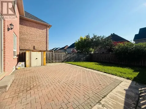 32 Oxfordshire Street Markham (berczy) ON L6C 2E1