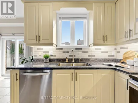 11 Charles Sturdy Road Markham (berczy) ON L6C 3A8