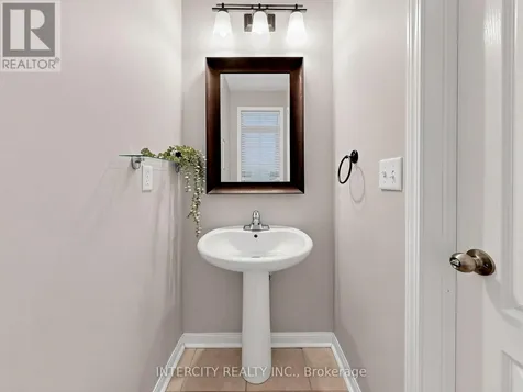 11 Charles Sturdy Road Markham (berczy) ON L6C 3A8