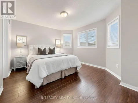11 Charles Sturdy Road Markham (berczy) ON L6C 3A8