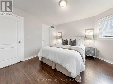 11 Charles Sturdy Road Markham (berczy) ON L6C 3A8