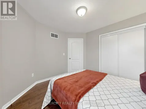 11 Charles Sturdy Road Markham (berczy) ON L6C 3A8