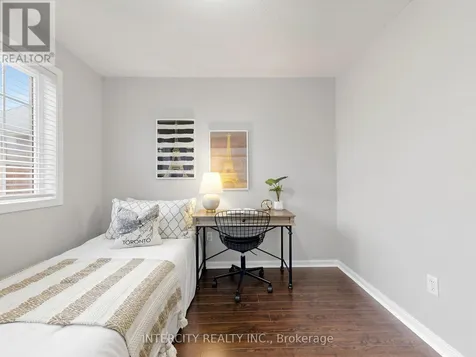 11 Charles Sturdy Road Markham (berczy) ON L6C 3A8