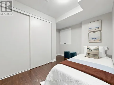 11 Charles Sturdy Road Markham (berczy) ON L6C 3A8