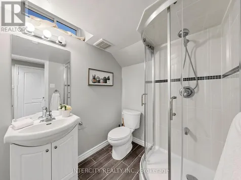 11 Charles Sturdy Road Markham (berczy) ON L6C 3A8