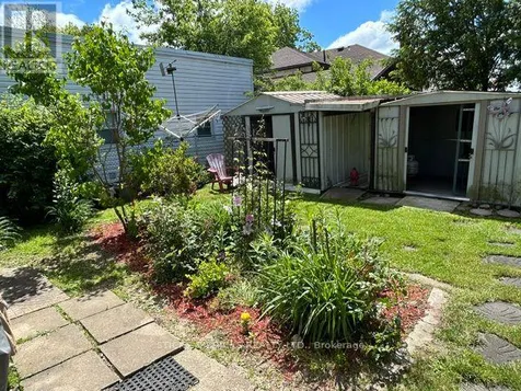 12 Cross Street St. Catharines (e. Chester) ON L2R 2W5
