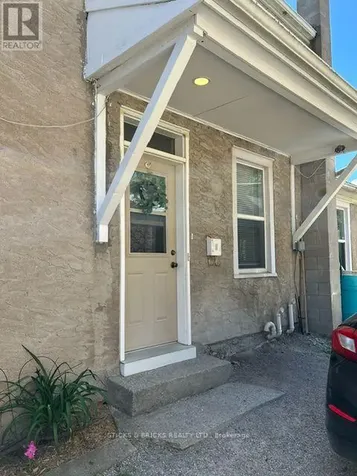 12 Cross Street St. Catharines (e. Chester) ON L2R 2W5