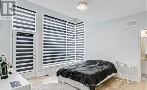 220 Olde Bayview Avenue Richmond Hill (oak Ridges Lake Wilcox) ON L4E 3C7