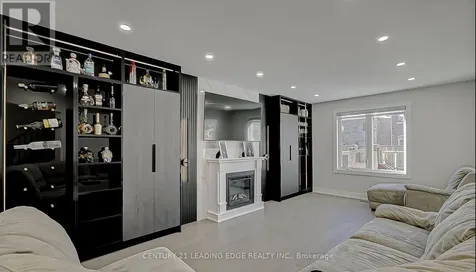 220 Olde Bayview Avenue Richmond Hill (oak Ridges Lake Wilcox) ON L4E 3C7